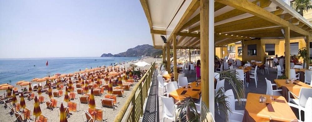 Maniel Beach Hotel Letojanni Exterior photo