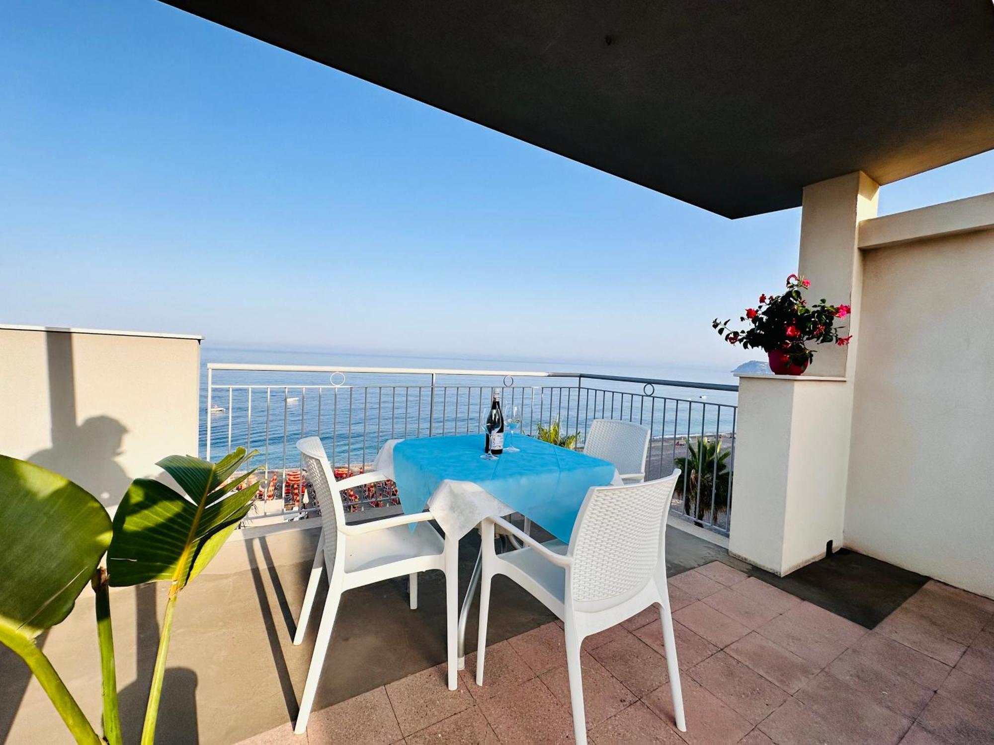 Maniel Beach Hotel Letojanni Exterior photo