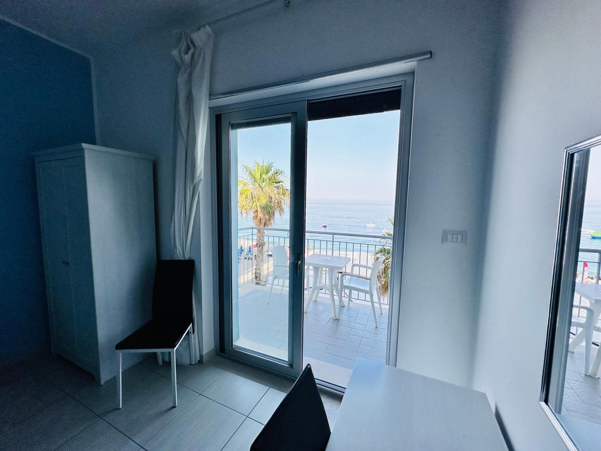 Maniel Beach Hotel Letojanni Exterior photo